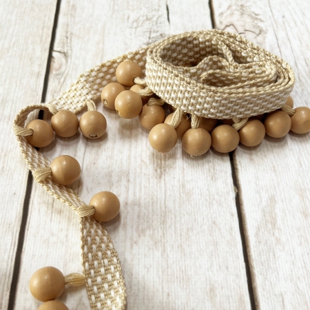 TAŚMA PLECIONA Z DREWNIANYMI KORALIKAMI