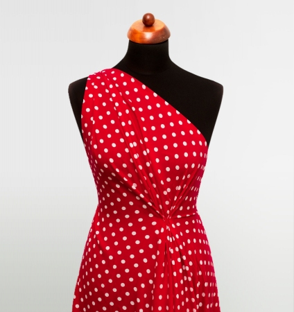 TKANINA WISKOZA GROSZKI CZERWONE TŁO (1 cm)