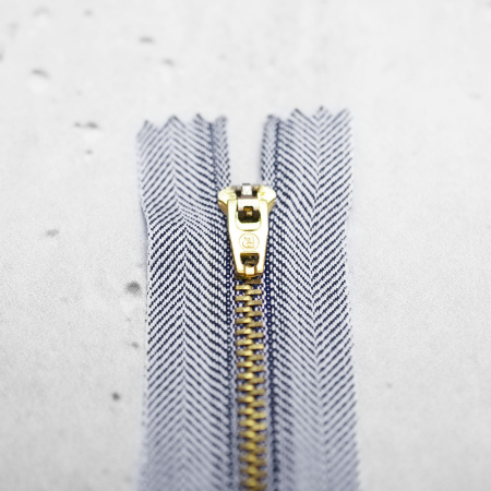 ZAMEK SPODNIOWY 10 CM JASNY JEANS - METALOWY ZŁOTY