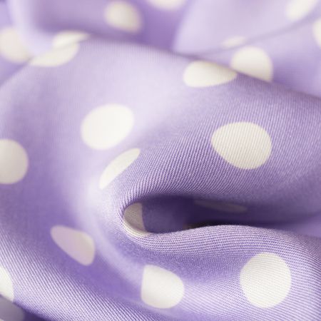 TKANINA WISKOZA GROSZKI PASTELOWA LAWENDA (1,4 cm)