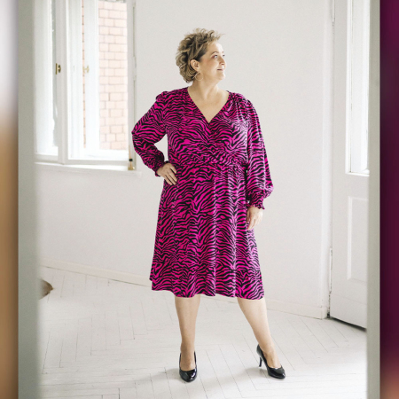 TKANINA WISKOZA TYGRYSIE PASKI FUKSJA